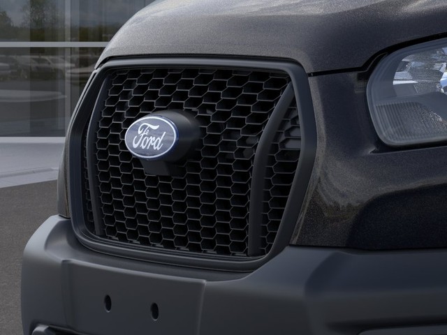 Ford Transit-250 Vehicle Full-screen Gallery Image 17