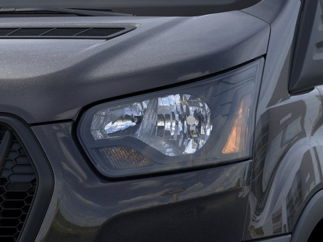 Ford Transit-250 Vehicle Full-screen Gallery Image 18