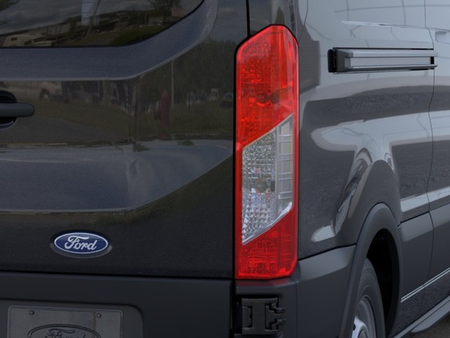 Ford Transit-250 Vehicle Full-screen Gallery Image 21