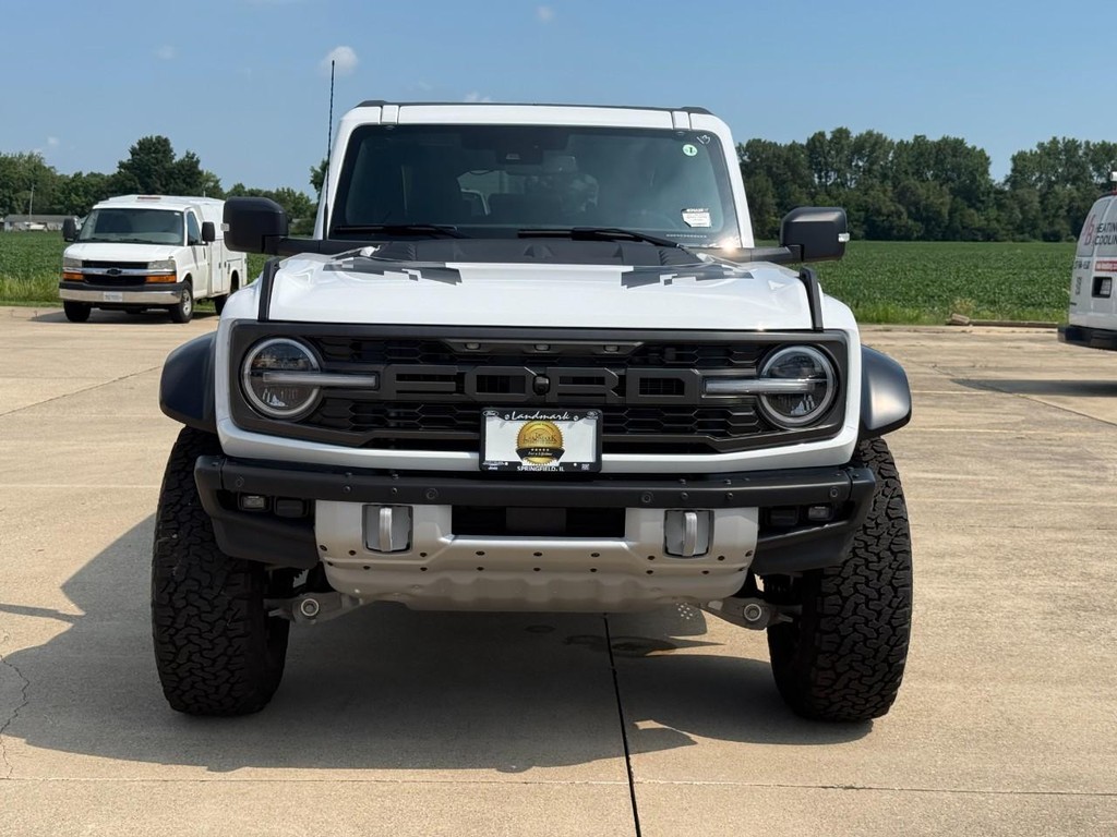 Ford Bronco Vehicle Full-screen Gallery Image 2