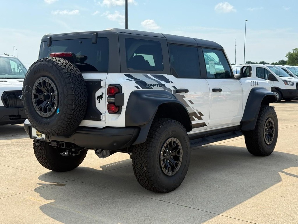 Ford Bronco Vehicle Full-screen Gallery Image 5