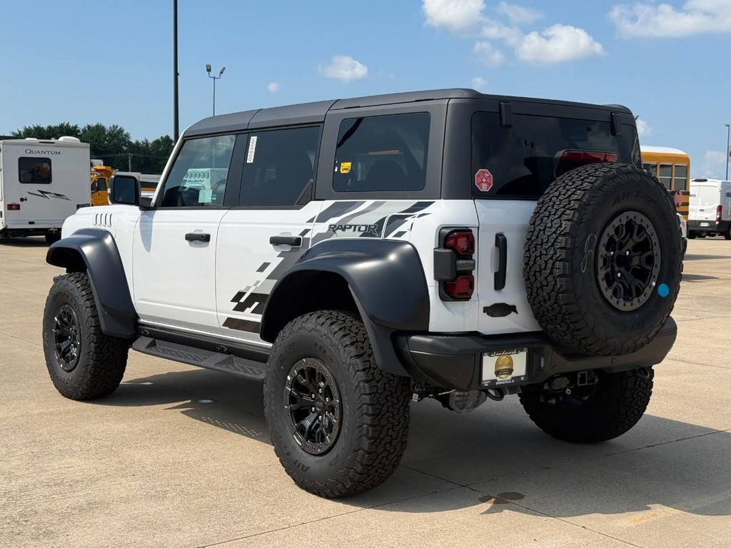 Ford Bronco Vehicle Full-screen Gallery Image 7