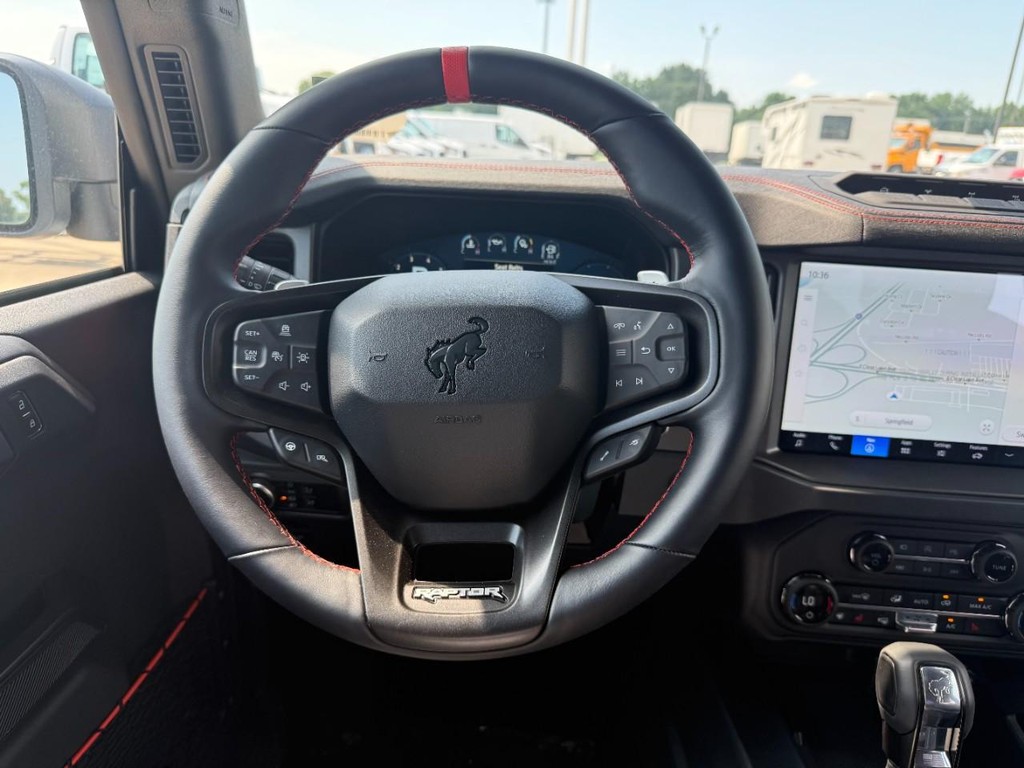 Ford Bronco Vehicle Full-screen Gallery Image 18