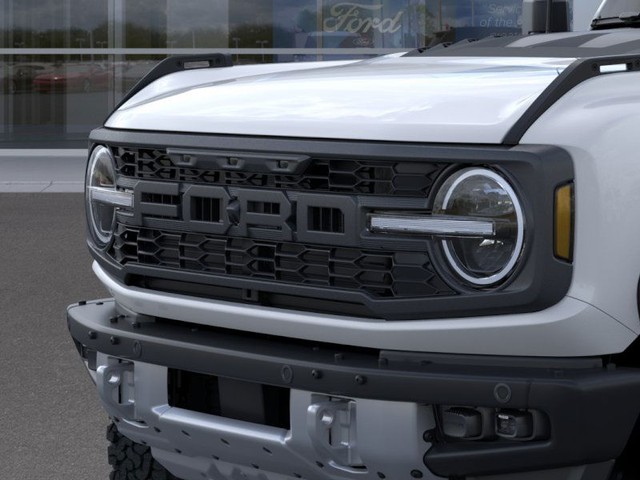 Ford Bronco Vehicle Full-screen Gallery Image 19