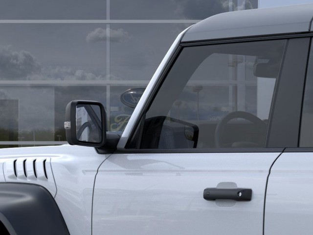 Ford Bronco Vehicle Full-screen Gallery Image 22