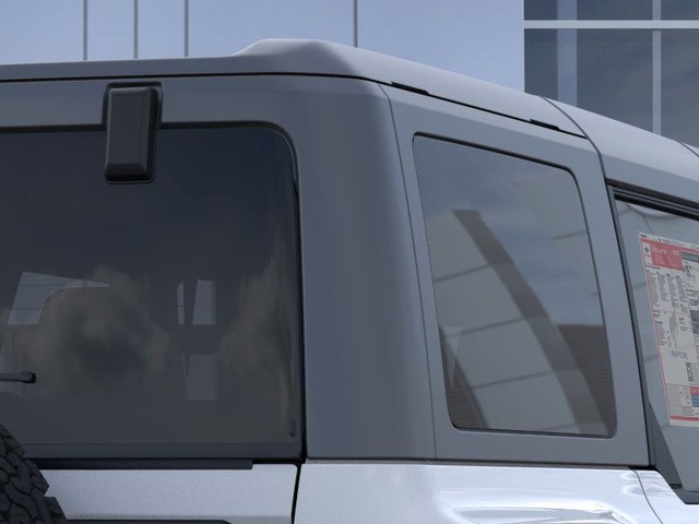 Ford Bronco Vehicle Full-screen Gallery Image 25