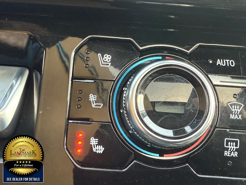 GMC Sierra 2500HD Vehicle Full-screen Gallery Image 14