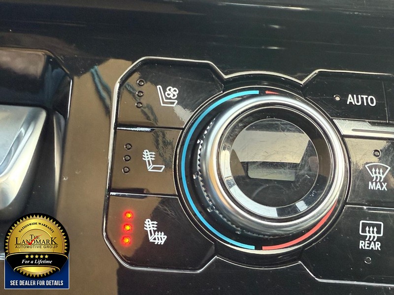 GMC Sierra 2500HD Vehicle Full-screen Gallery Image 14