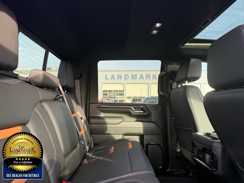 GMC Sierra 2500HD Vehicle Full-screen Gallery Image 16