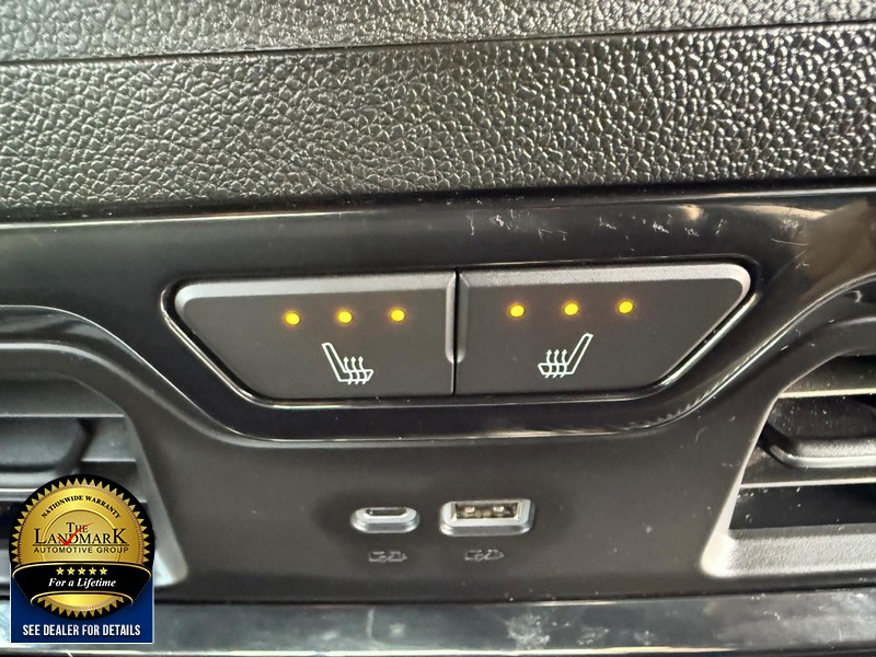 GMC Sierra 2500HD Vehicle Full-screen Gallery Image 17