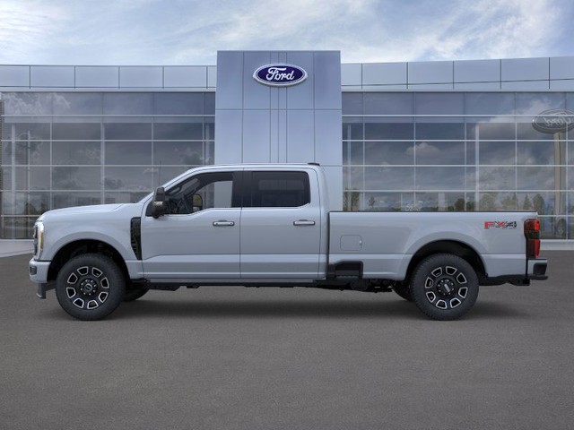 Ford F-350SD Vehicle Full-screen Gallery Image 3