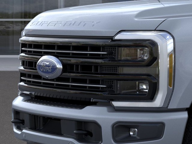 Ford F-350SD Vehicle Full-screen Gallery Image 17
