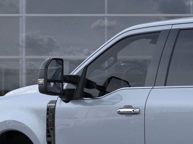 Ford F-350SD Vehicle Full-screen Gallery Image 20