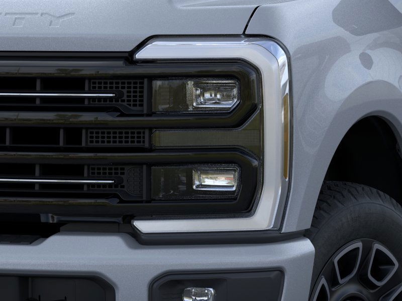 Ford F-350SD Vehicle Full-screen Gallery Image 18