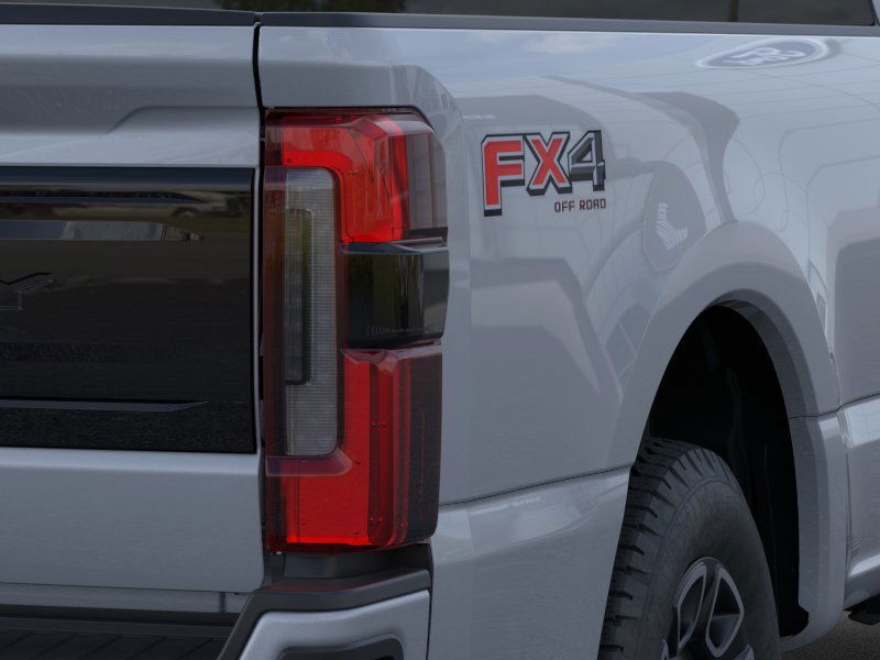 Ford F-350SD Vehicle Full-screen Gallery Image 21