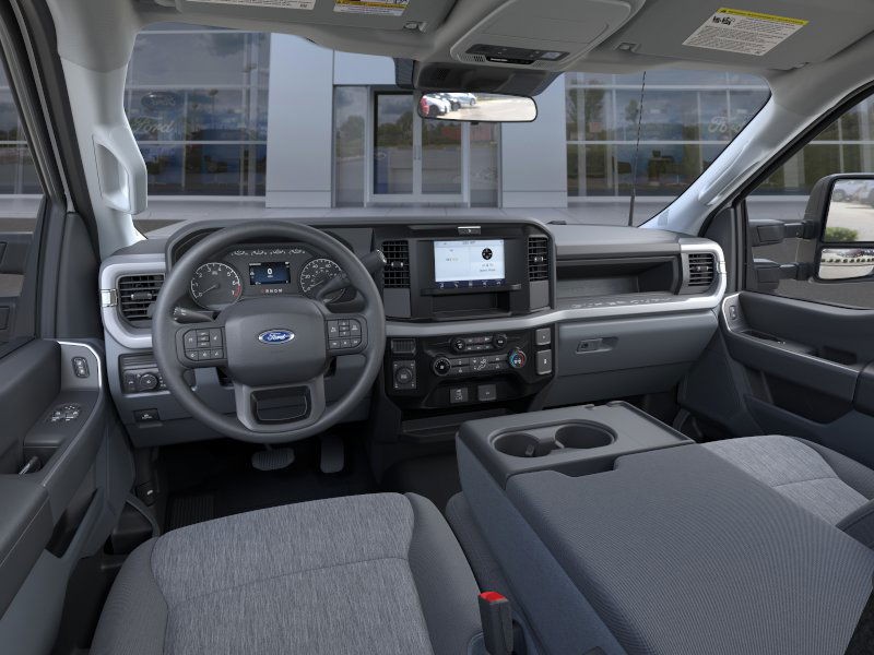 Ford F-350SD Vehicle Full-screen Gallery Image 9