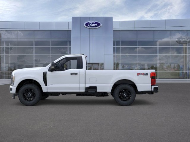 Ford F-350SD Vehicle Full-screen Gallery Image 3