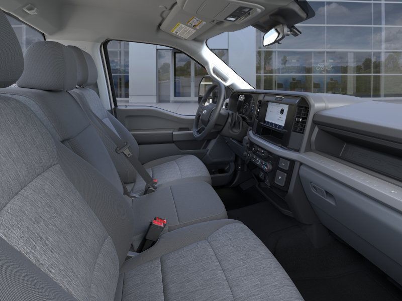 Ford F-350SD Vehicle Full-screen Gallery Image 11