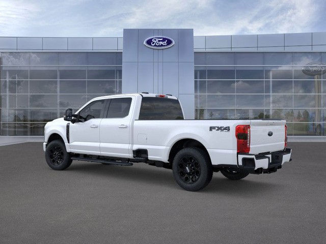 Ford F-350SD Vehicle Full-screen Gallery Image 4