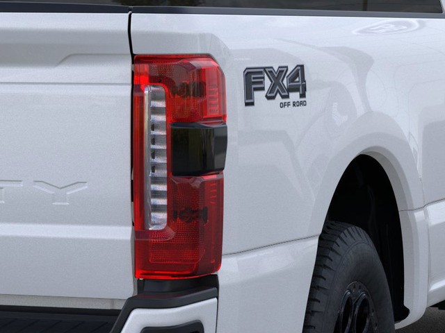 Ford F-350SD Vehicle Full-screen Gallery Image 21