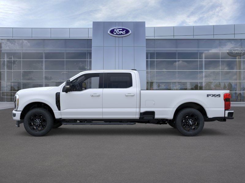 Ford F-350SD Vehicle Full-screen Gallery Image 3