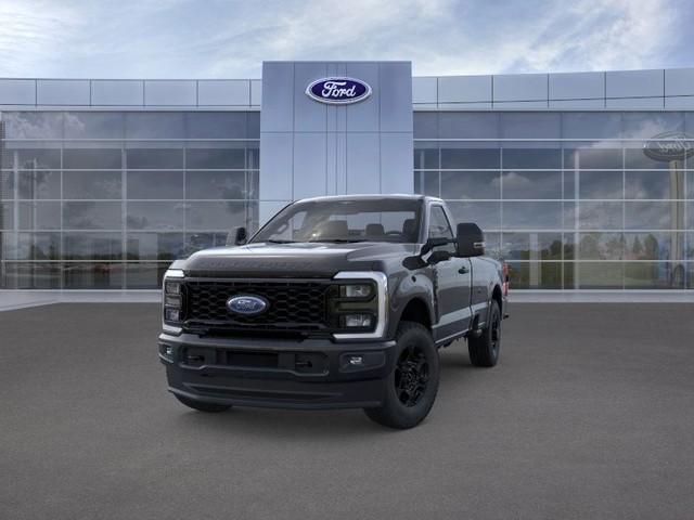 Ford F-350SD Vehicle Full-screen Gallery Image 2
