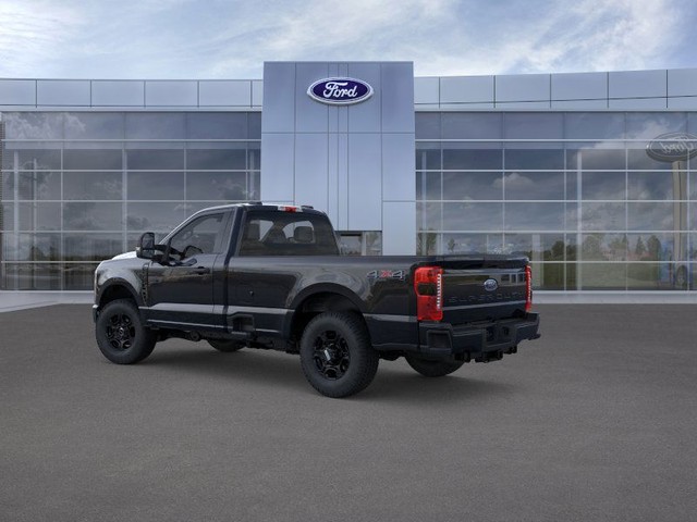 Ford F-350SD Vehicle Full-screen Gallery Image 4