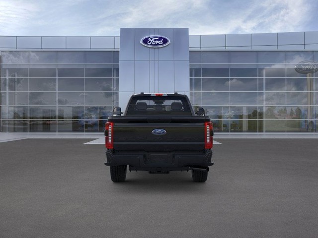 Ford F-350SD Vehicle Full-screen Gallery Image 5
