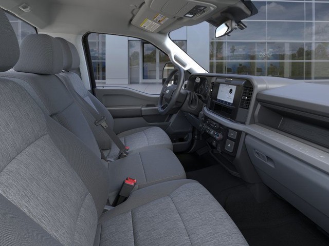 Ford F-350SD Vehicle Full-screen Gallery Image 11