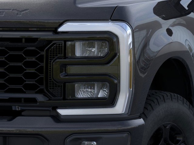 Ford F-350SD Vehicle Full-screen Gallery Image 18