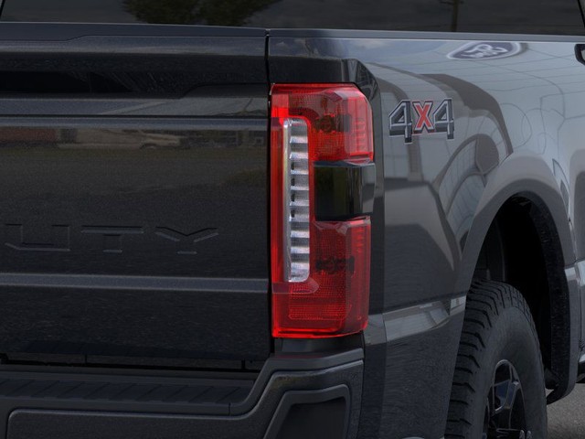 Ford F-350SD Vehicle Full-screen Gallery Image 21