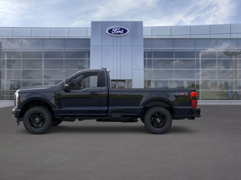 Ford F-350SD Vehicle Full-screen Gallery Image 3