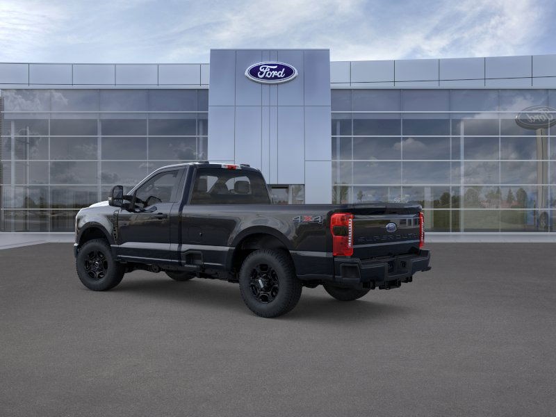 Ford F-350SD Vehicle Full-screen Gallery Image 4