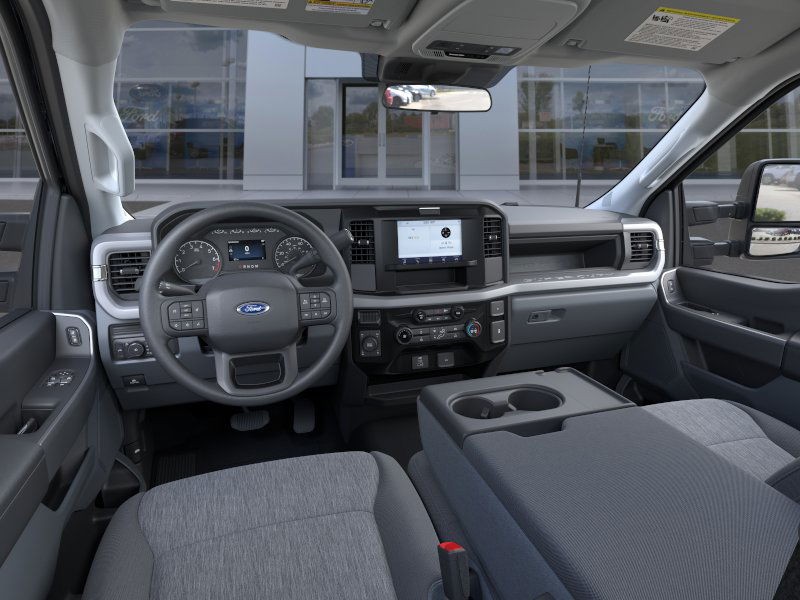 Ford F-350SD Vehicle Full-screen Gallery Image 9
