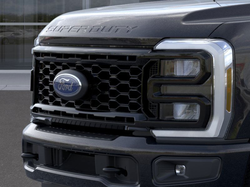 Ford F-350SD Vehicle Full-screen Gallery Image 17