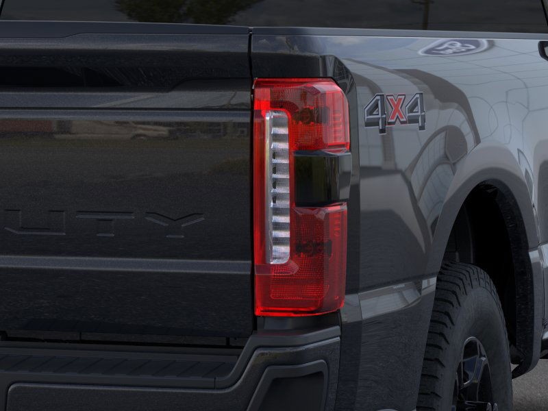 Ford F-350SD Vehicle Full-screen Gallery Image 21