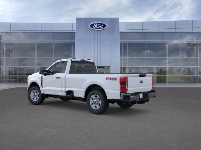 Ford F-350SD Vehicle Full-screen Gallery Image 4