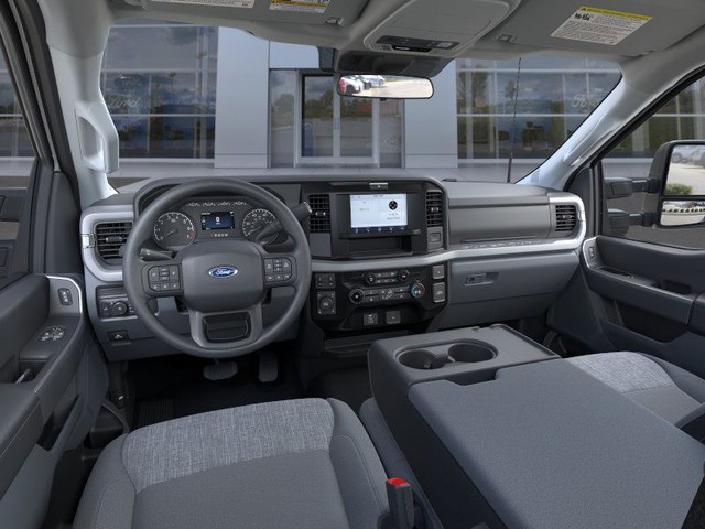Ford F-350SD Vehicle Full-screen Gallery Image 9