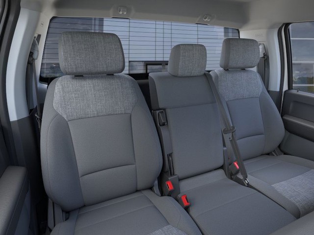 Ford F-350SD Vehicle Full-screen Gallery Image 10