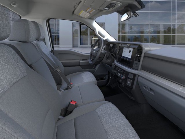 Ford F-350SD Vehicle Full-screen Gallery Image 11