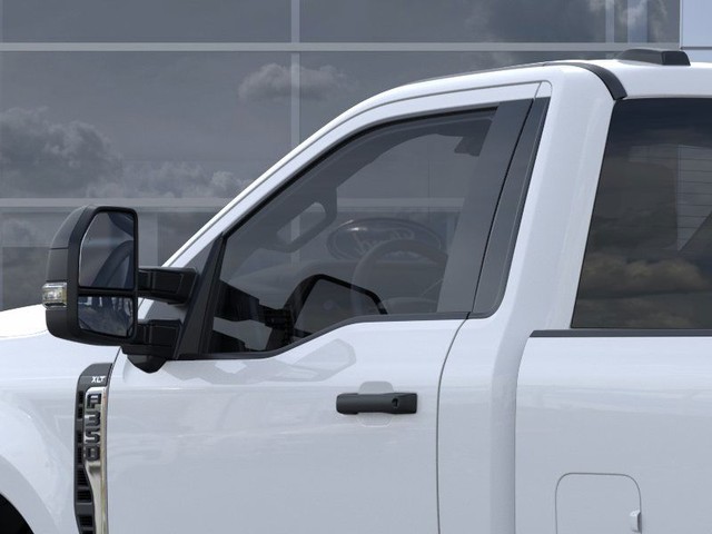 Ford F-350SD Vehicle Full-screen Gallery Image 20