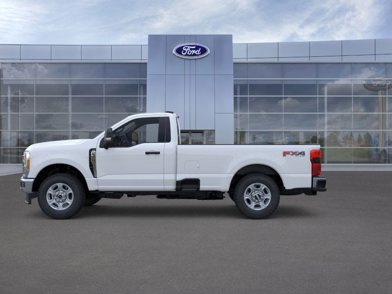 Ford F-350SD Vehicle Full-screen Gallery Image 3