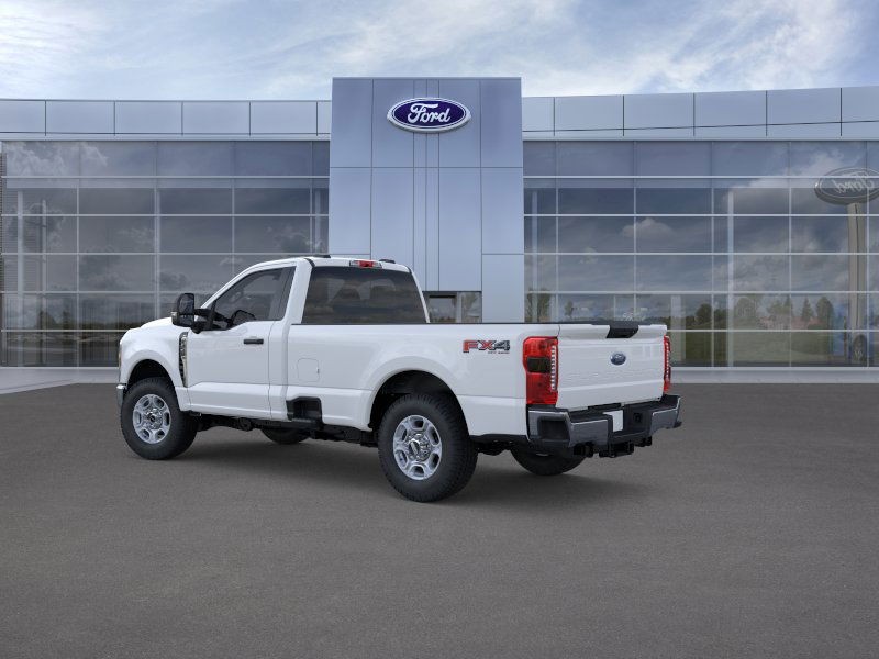 Ford F-350SD Vehicle Full-screen Gallery Image 4