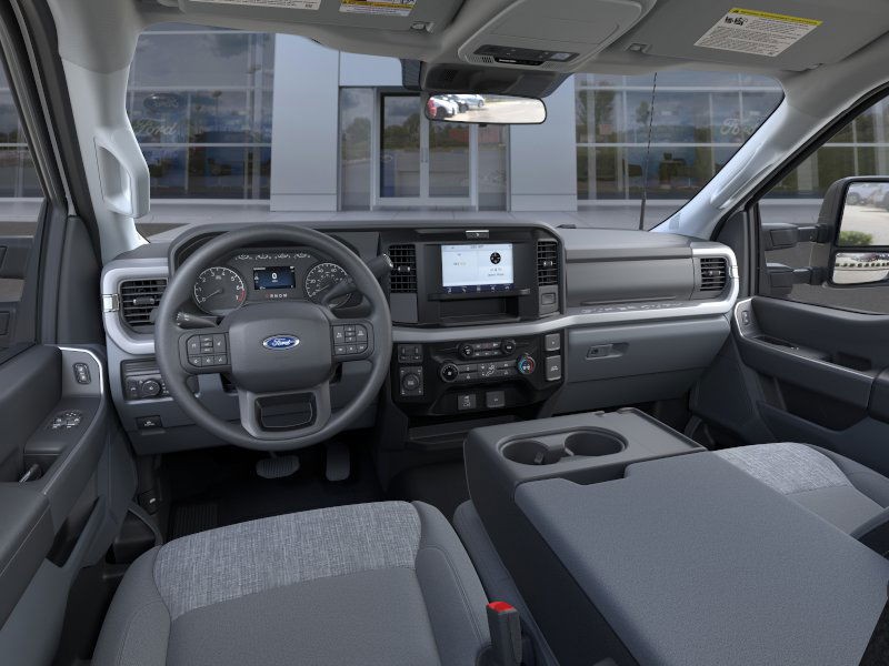 Ford F-350SD Vehicle Full-screen Gallery Image 9
