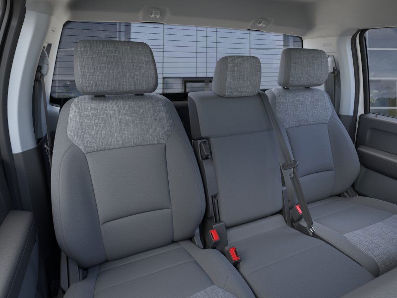 Ford F-350SD Vehicle Full-screen Gallery Image 10