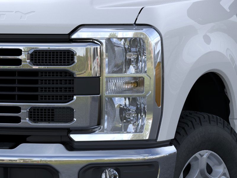 Ford F-350SD Vehicle Full-screen Gallery Image 18