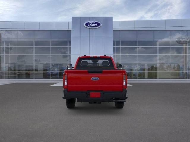 Ford F-250SD Vehicle Full-screen Gallery Image 5