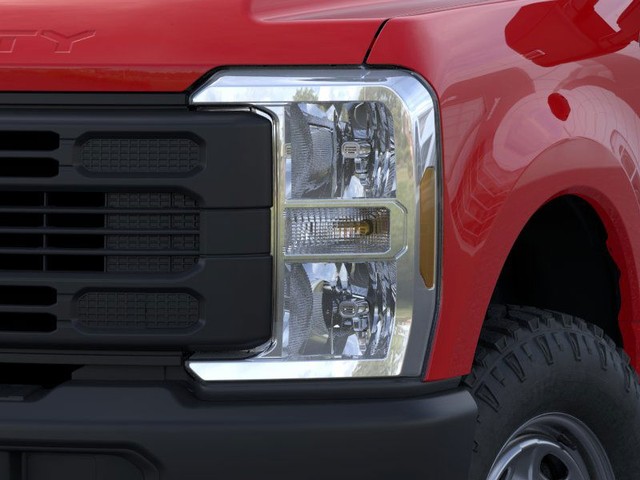 Ford F-250SD Vehicle Full-screen Gallery Image 18