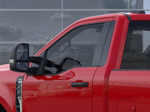 Ford F-250SD Vehicle Full-screen Gallery Image 20