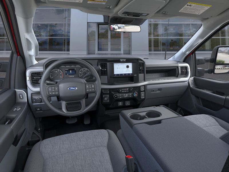Ford F-250SD Vehicle Full-screen Gallery Image 9